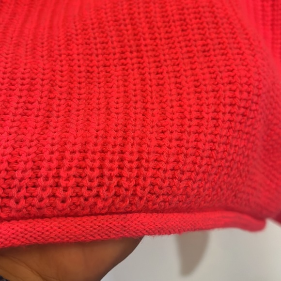 Woman’s sweater super comfy and very warm… - Picture 7 of 7